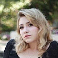 Елизабет Никол Абрамс Голе