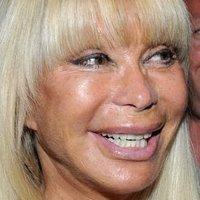 Лова Мур Голе