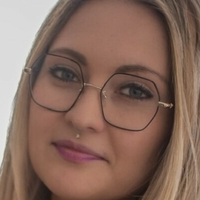 Зна ли неко како се зове? Голе