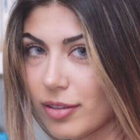 ИксВи.Кајла Голе
